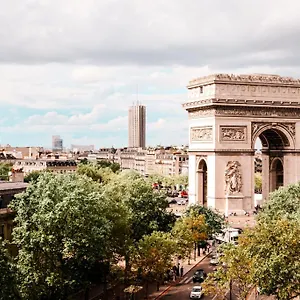 Grand Champs-elysees מלון