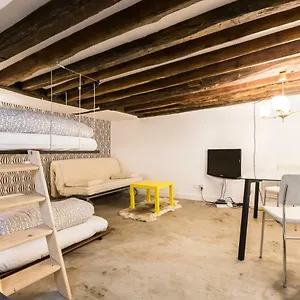 Charming 20m² Near Le Marais Appartamento